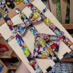 Lazo con estampados de personajes de Dragon Ball en colores vibrantes, ideal para accesorios y moda gamer.