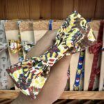 1. Lazo de tela con estampado multicolor para accesorios y moda infantil.
