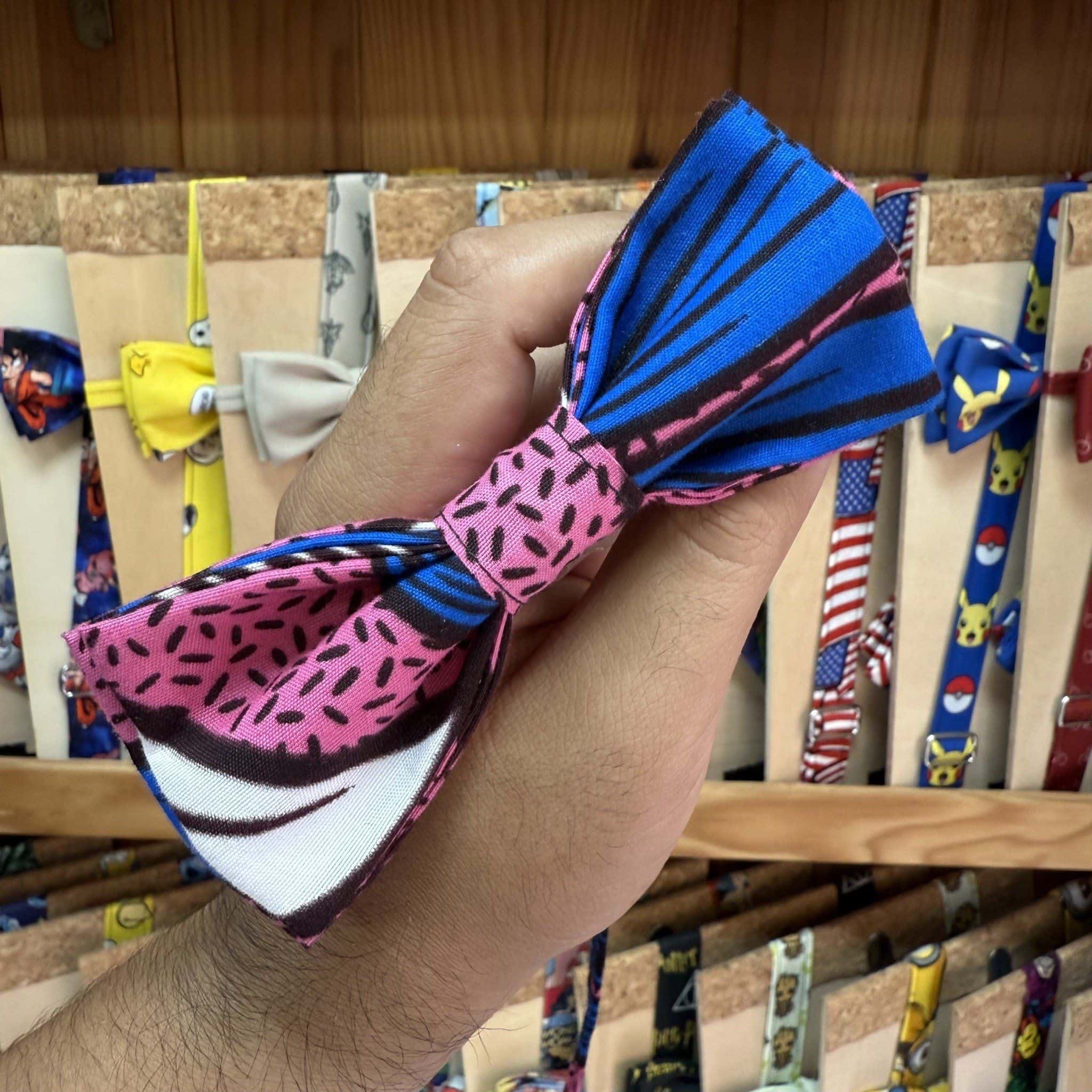 Coloridos lazos para cabello con estampados de anime y videojuegos, ideales para accesorios infantiles y juveniles.