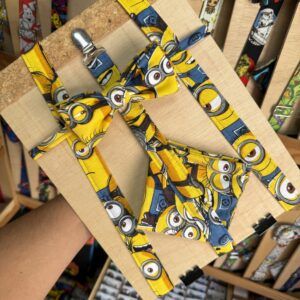1. Diadema y accesorios para mascotas con estampado de Minions.