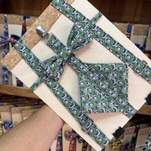 Cinturón de tela con estampado de personajes de Toy Story y acabado ajustable. Perfecto para niños fanáticos del universo Disney y Pixar.