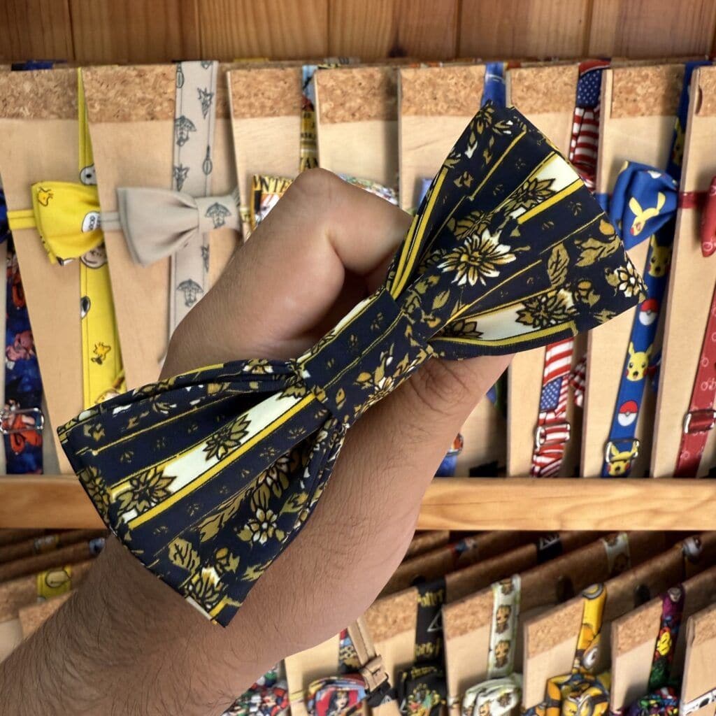 1. Diadema de tela con estampado floral en azul y amarillo para mujer.