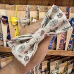 1. Diadema con lazo de tela estampada para niños y adultos, hecha a mano con diseño colorido y elegante.