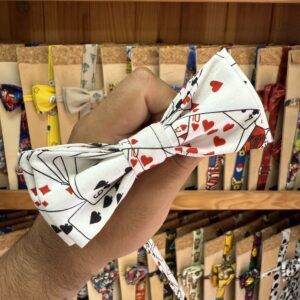 1. Diadema de tela con estampado de corazones y cartas para mujer y niña.