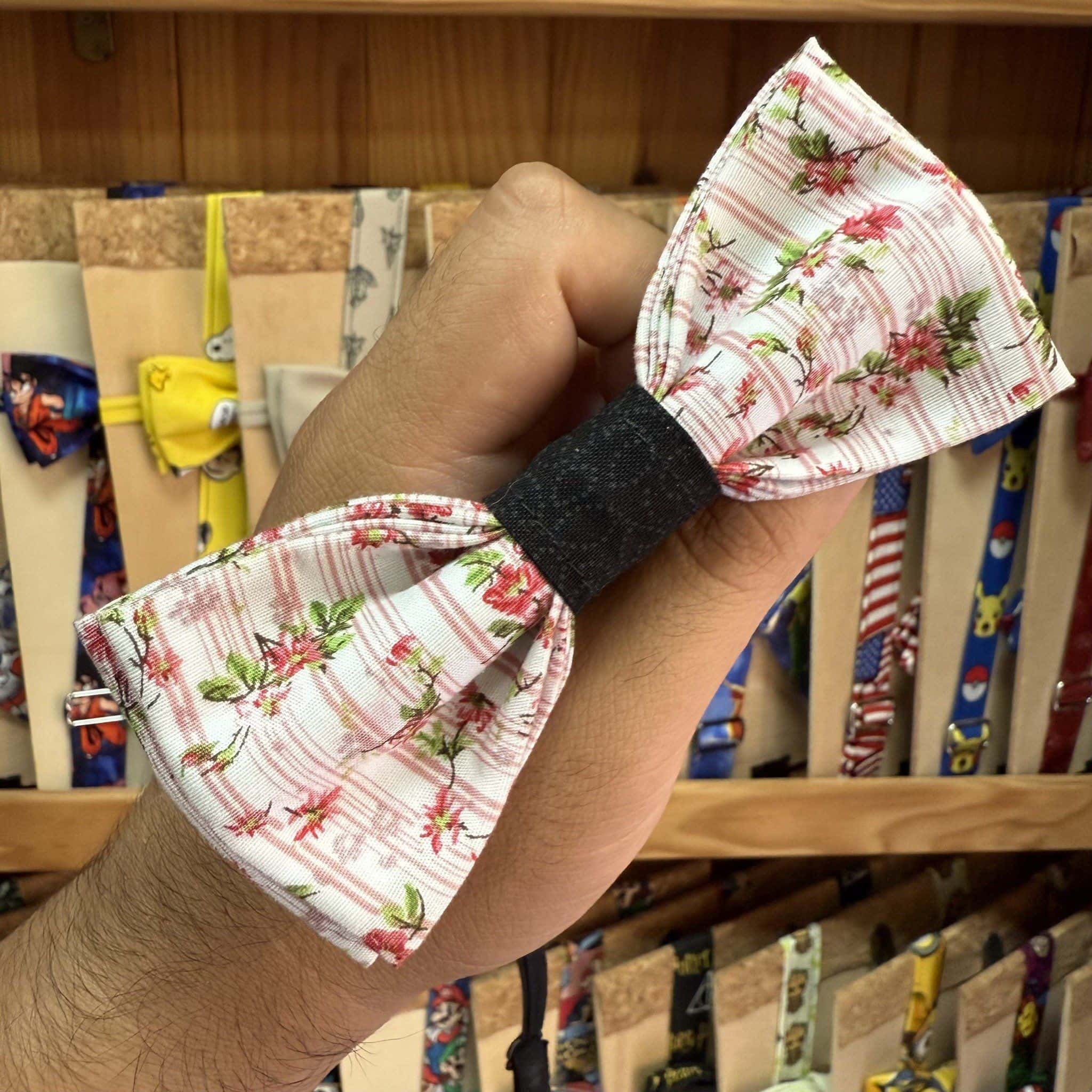 1. Lazo de tela floral y rayas con bandita negra para bebe.