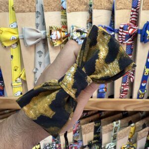 1. Laços de tela peinados con estampados variados para accesorios y moda infantil.