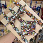 1. Lazos y cinturones con personajes de dibujos animados y colores vibrantes para niños.