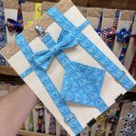 1. Correa con pajarita azul con caras sonrientes y lazo, accesorios de moda infantil.