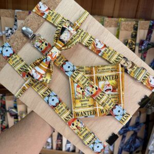 Correa de tela con diseño de personajes de anime y estampado de wanted, ideal para accesorios únicos y originales.