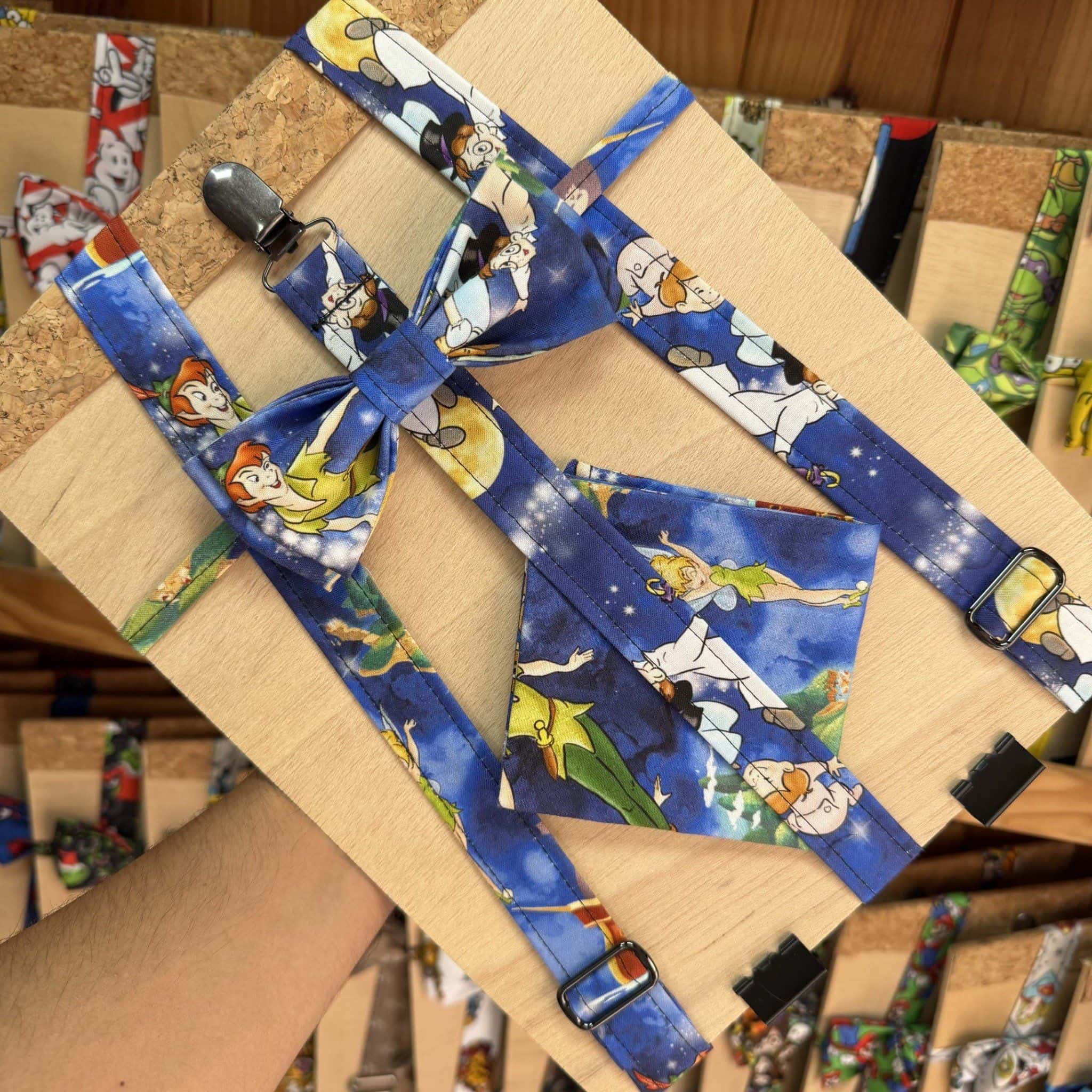 Cinta de tela con estampado de personajes de Disney, perfecta para accesorios y moda infantil en Carmenatis.