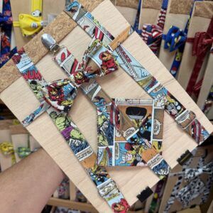 Cinturón de tela con estampado de cómic de superhéroes.