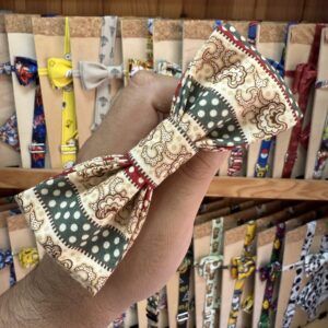1. Lazo de tela con estampado vintage para cabello o accesorios, colección Carmenatis.
