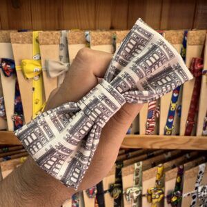 Lazo de tela con estampado de edificios para accesorios y moda infantil en tienda Carmenatis.