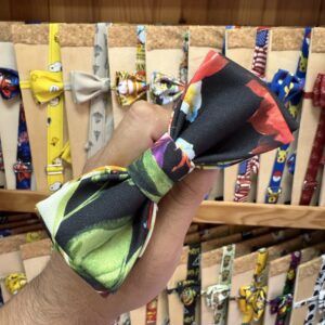 Cintas para mascotas con bonitos diseños y estampados coloridos, ideales para complementar el estilo de tu mascota.
