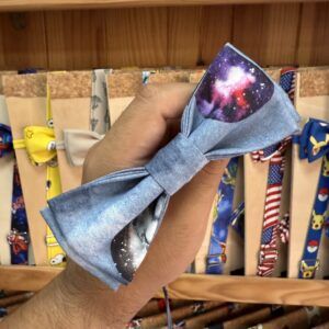 Coloridos lazos para cabello con diseños astronómicos y temática espacial, ideales para accesorios infantiles y moda divertida.