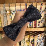 1. Listra de diadema con tela negra floral para mujer.