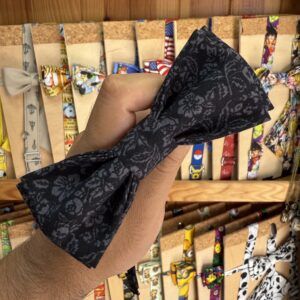 1. Listra de diadema con tela negra floral para mujer.