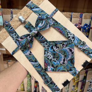 Elaborate tie and suspenders set with vibrant paisley pattern for men.