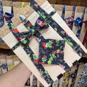 Cinturón navideño con motivos de El Grinch y acampanado, ideal para disfraces o moda festiva en Navidad.