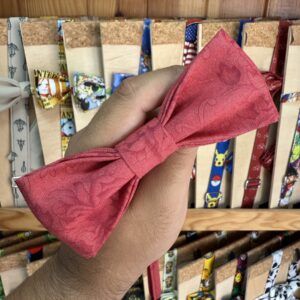 1. Diadema de tela color coral con estampado floral para niños y adultos.
