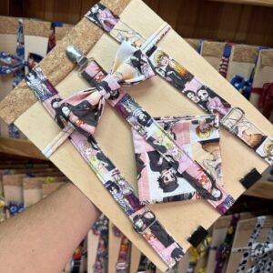 Tirantes y moño con diseño de personajes anime para niñas, fabricados con tela de alta calidad.
