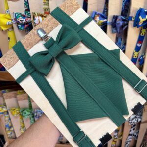 1. Corbatín y tirantes verdes para muñecas, accesorios de diseño infantil.
