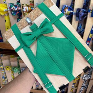 1. Bandana verde con cabezal y lazo, ideal para accesorios personalizados.