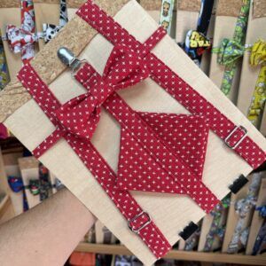 1. Correas de tela con lazo y clip en rojo con punto blanco para mascotas.