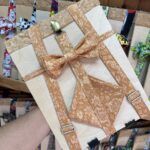 Lazo y cinta de tela floral en tonos beige para accesorios personalizados Carmenatis.