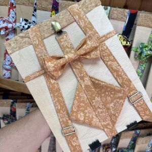 Lazo y cinta de tela floral en tonos beige para accesorios personalizados Carmenatis.
