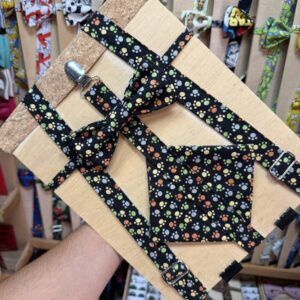 Cinta de tela con diseño de huellas de animales en colores vibrantes para accesorios de mascotas.