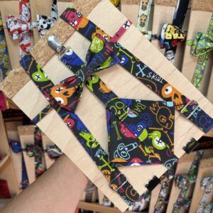 1. Correa antiestrés infantil con diseño de calaveras y colores vibrantes para niños.