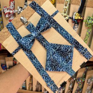 Correa para perros de tela con diseño musical en color azul, ajustable y segura.