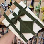 1. Lazo de pet para perros en color verde con nudo y correa ajustable.