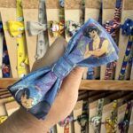 Diadema de tela con personajes de Aladdin, accesorios de moda y estilo infantil.