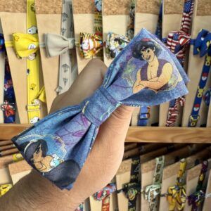 Diadema de tela con personajes de Aladdin, accesorios de moda y estilo infantil.