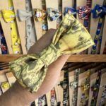 Cinta de tela con estampado de personajes y motivos de cómic vintage, ideal para accesorios y manualidades.