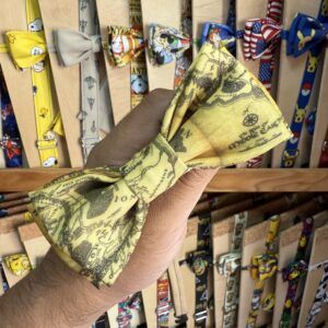 Cinta de tela con estampado de personajes y motivos de cómic vintage, ideal para accesorios y manualidades.