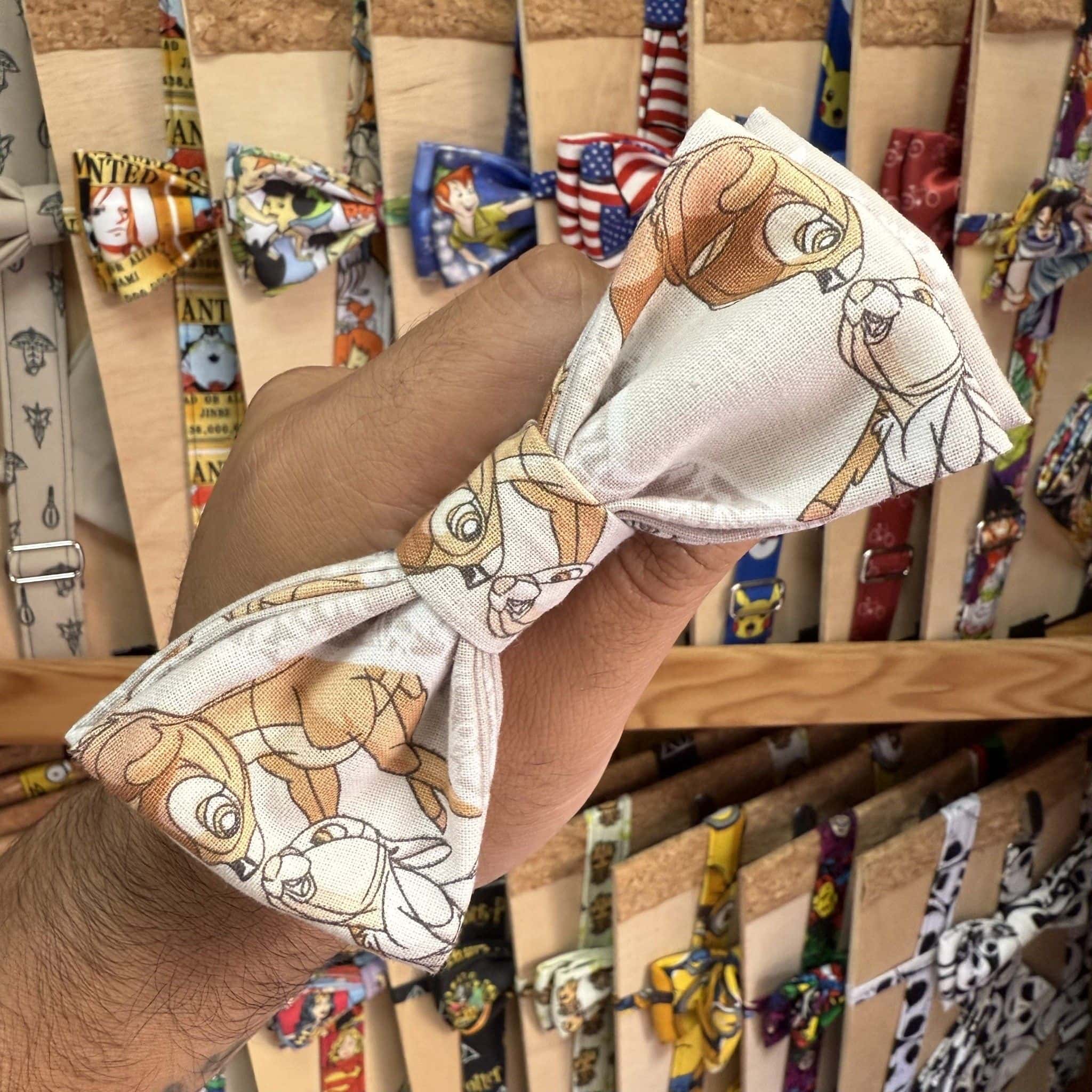 1. Diadema de tela con personajes Disney para niñas y niños, estilo Disney baby y accesorios divertidos.