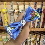 1. Accesorios para mascotas con estampados de dibujos animados en la tienda Carmenatis.