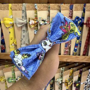 1. Accesorios para mascotas con estampados de dibujos animados en la tienda Carmenatis.