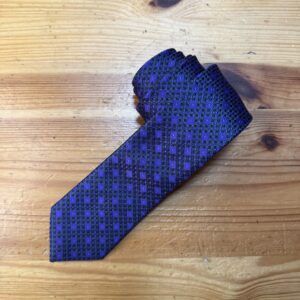 Corbata azul con patrón geométrico para hombre, elegante y de alta calidad.