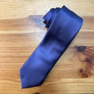 Corbata azul clásica para hombres, elegante y de alta calidad.