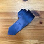 Corbata azul elegante para eventos formales, perfecta para vestir con estilo y sofisticación.