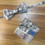 Corbata con estampado vintage y pañuelo a juego, accesorios de moda y estilo clásico.