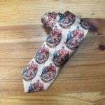 Lazo de satin con estampado de sirena y tatuajes de temática marina para accesorios de cosplay y disfraces.
