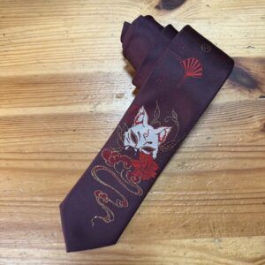 Lazo de seda con diseño japonés y estampados de gatos y flores.