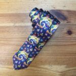 Diadema con estampado de calaveras y personajes de Halloween para niños y adultos.