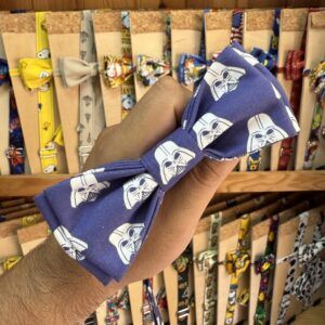 Cinta de tela con diseño de Darth Vader de Star Wars en tienda de accesorios de cabello.