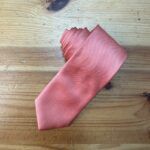 Banda de tela rosa satinada para accesorios y moda.